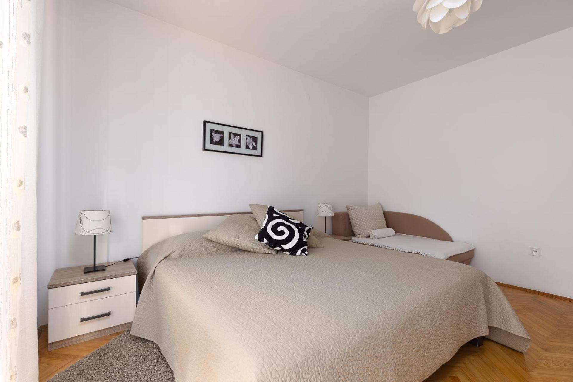 Apartament Emi *